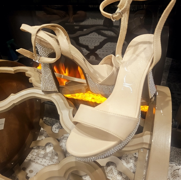 Heels - Picture 4 of 15